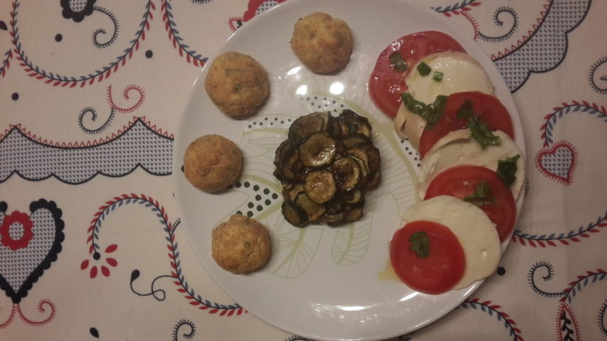 Piatto con zucchine a scapece